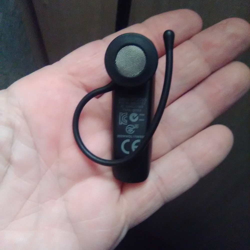 Bluetooth earpiece - Picture 2 of 2